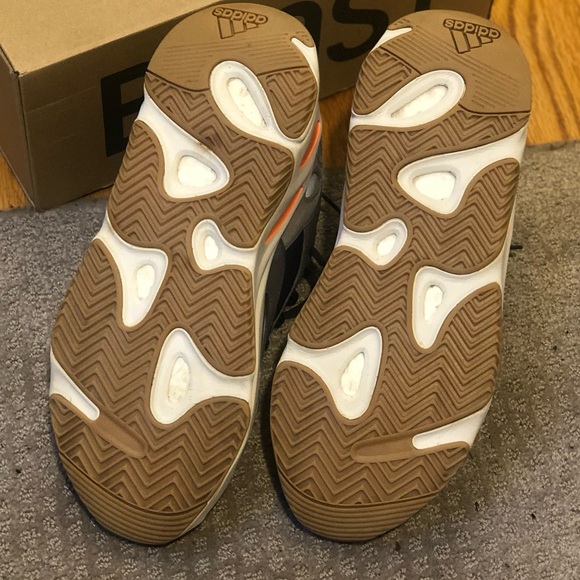 Mens Yeezy Boost 700 - Picture 3 of 6